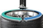 SmartSpeed rim clamping system on the Hofmann Monty 1675-SS automatically adjusting rotation speed based on load