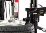Power Taper Roller assist on the Hofmann Monty 3550EM-SS guiding the tire bead over the rim while protecting wheel finishes