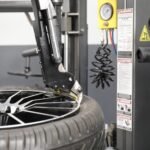 Close-up of leverless bead lifting tool performing smooth, controlled tire mounting to protect rims and boost productivity.